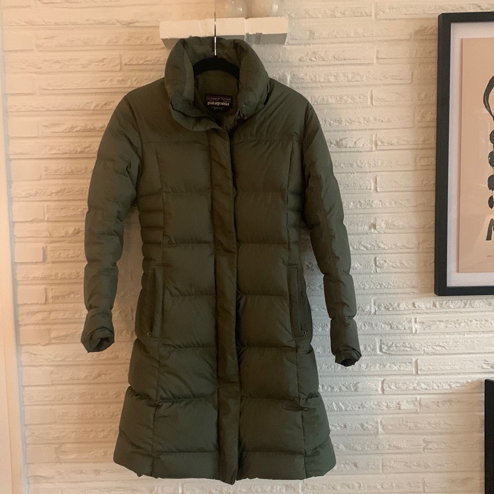 Patagonia down parka with detachable hood